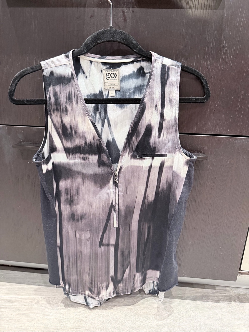 GO BY GO SILK Black and Gray Abstract Print Zip-Front Camisole